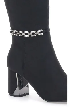 Die ersten 392-Stiefeletten mit Absatz-THE FIRST New