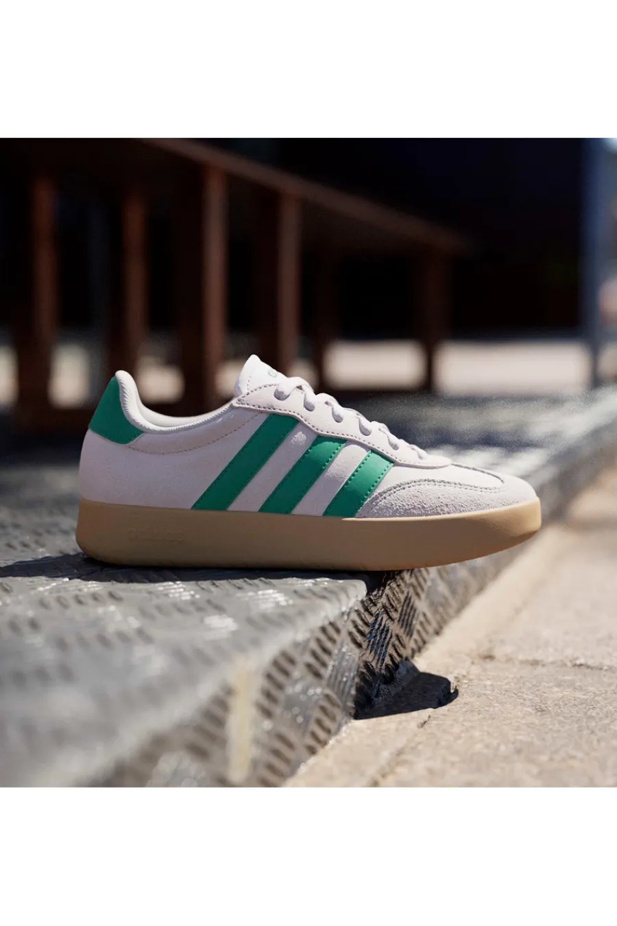 Sneakers beige con strisce verdi e dettagli in suede Barreda-ADIDAS Clearance