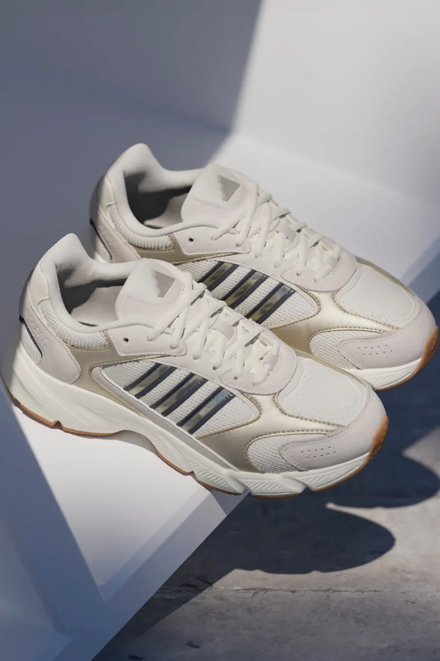 Sneakers beige in mesh con dettagli argento e suola Cloudfoam Crazychaos 2000-ADIDAS New