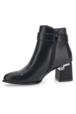 P619 e Stiefeletten mit mittelhohem Absatz und Schmuckriemen-THE FIRST Outlet