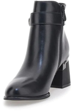 P619 e Stiefeletten mit mittelhohem Absatz und Schmuckriemen-THE FIRST Outlet